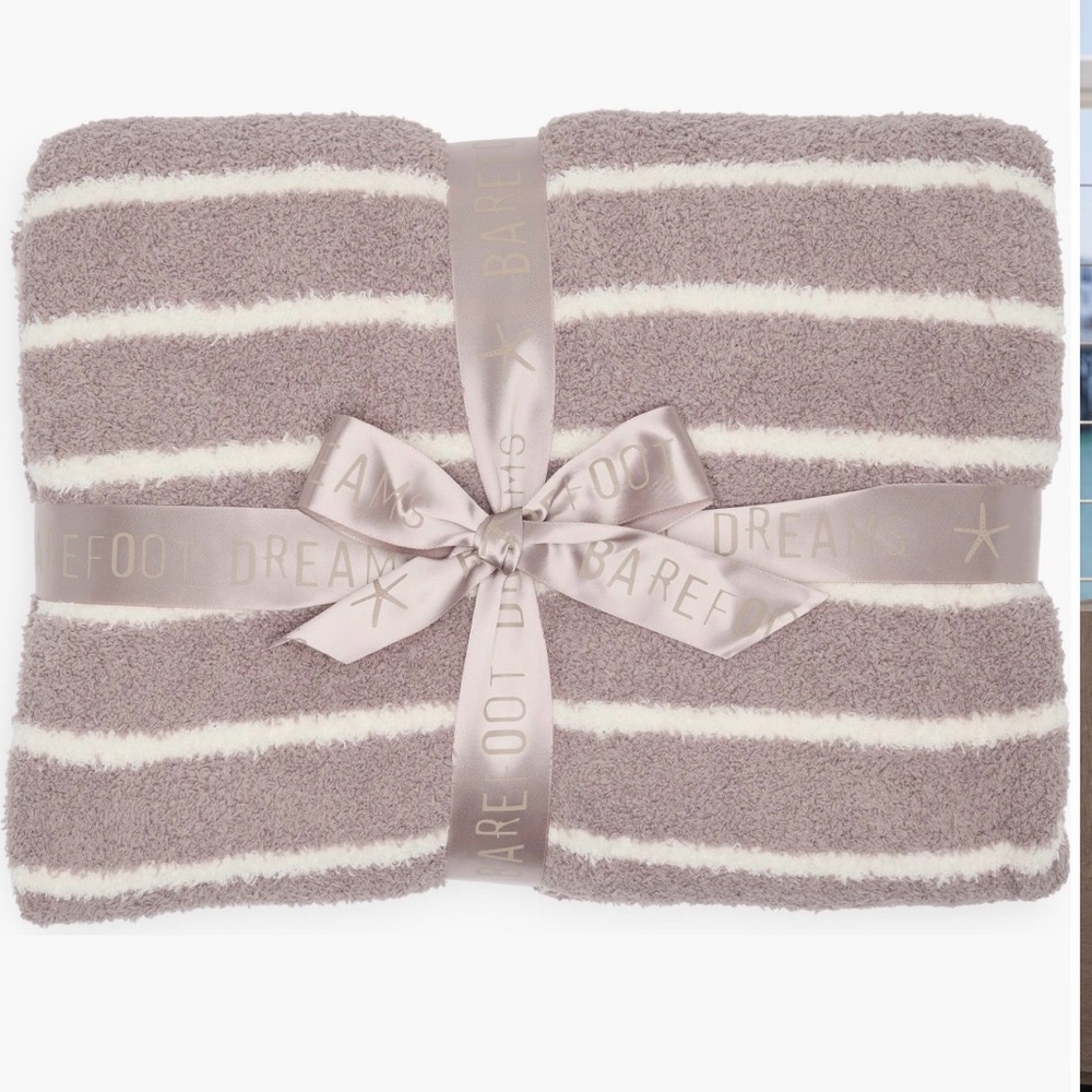 Barefoot Dreams Cozy Chic Horizontal Strip Blanket in Rock-Crème size 45” x 60”